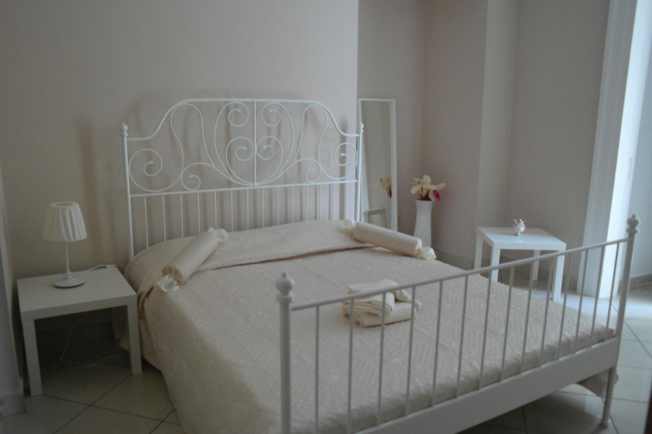 Bed and Breakfast A Due Passi Da Dante Neapol Zewnętrze zdjęcie