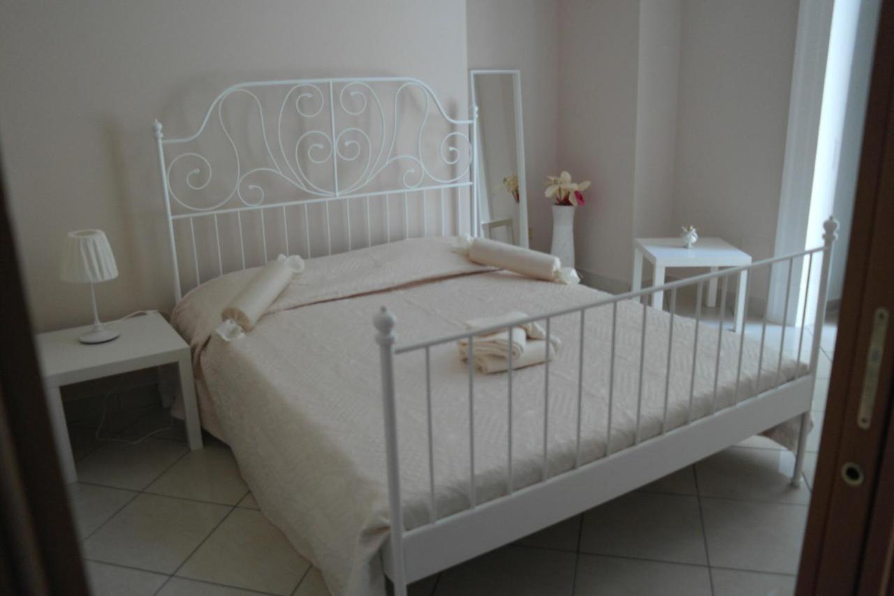 Bed and Breakfast A Due Passi Da Dante Neapol Zewnętrze zdjęcie
