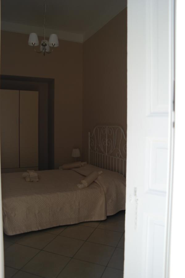 Bed and Breakfast A Due Passi Da Dante Neapol Zewnętrze zdjęcie