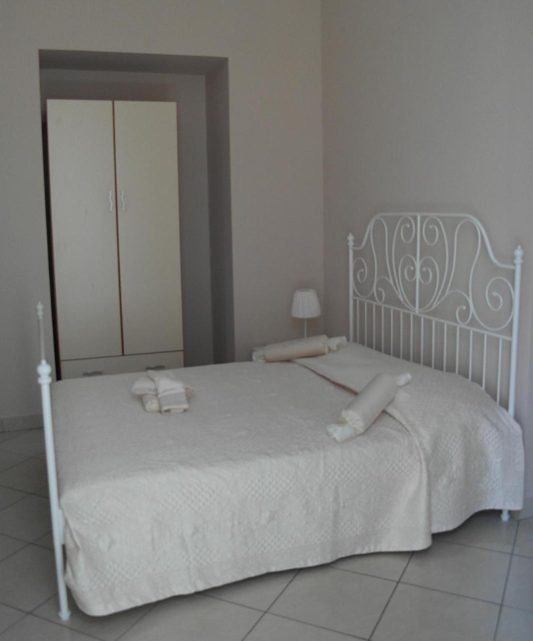 Bed and Breakfast A Due Passi Da Dante Neapol Zewnętrze zdjęcie
